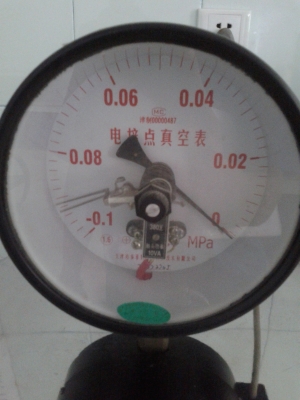 电接点压力表的读数.jpg