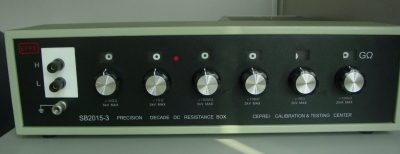 SB2015-3精密直流电阻箱实物图.JPG